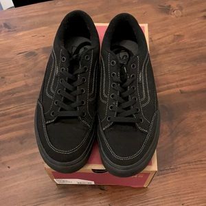 VANS Canvas black on black size 10 M